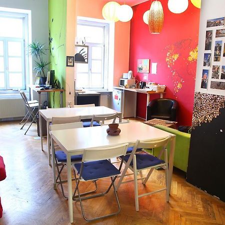Hostel Zeppelin ลูบลิยานา ภายนอก รูปภาพ