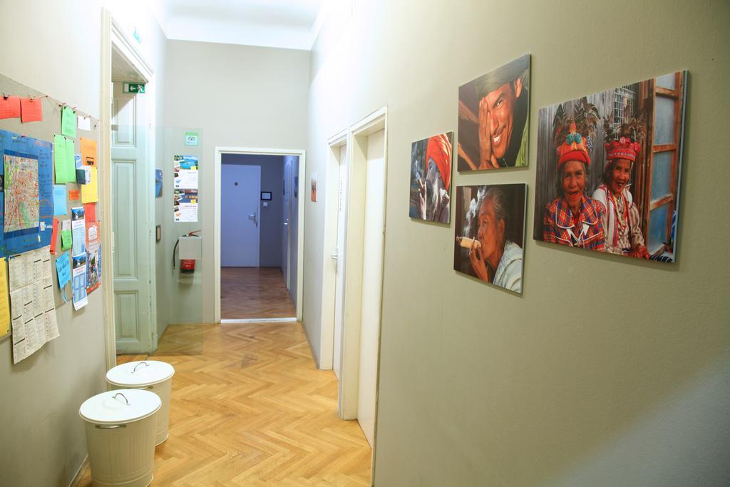 Hostel Zeppelin ลูบลิยานา ภายนอก รูปภาพ