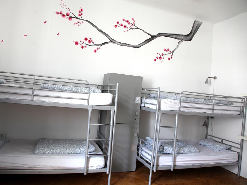 Hostel Zeppelin ลูบลิยานา ห้อง รูปภาพ